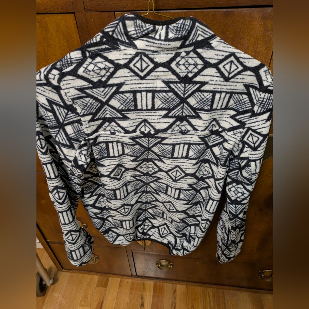Kavu Women's  black and white Aztec patterned fleece pullover - Picture 3 of 3